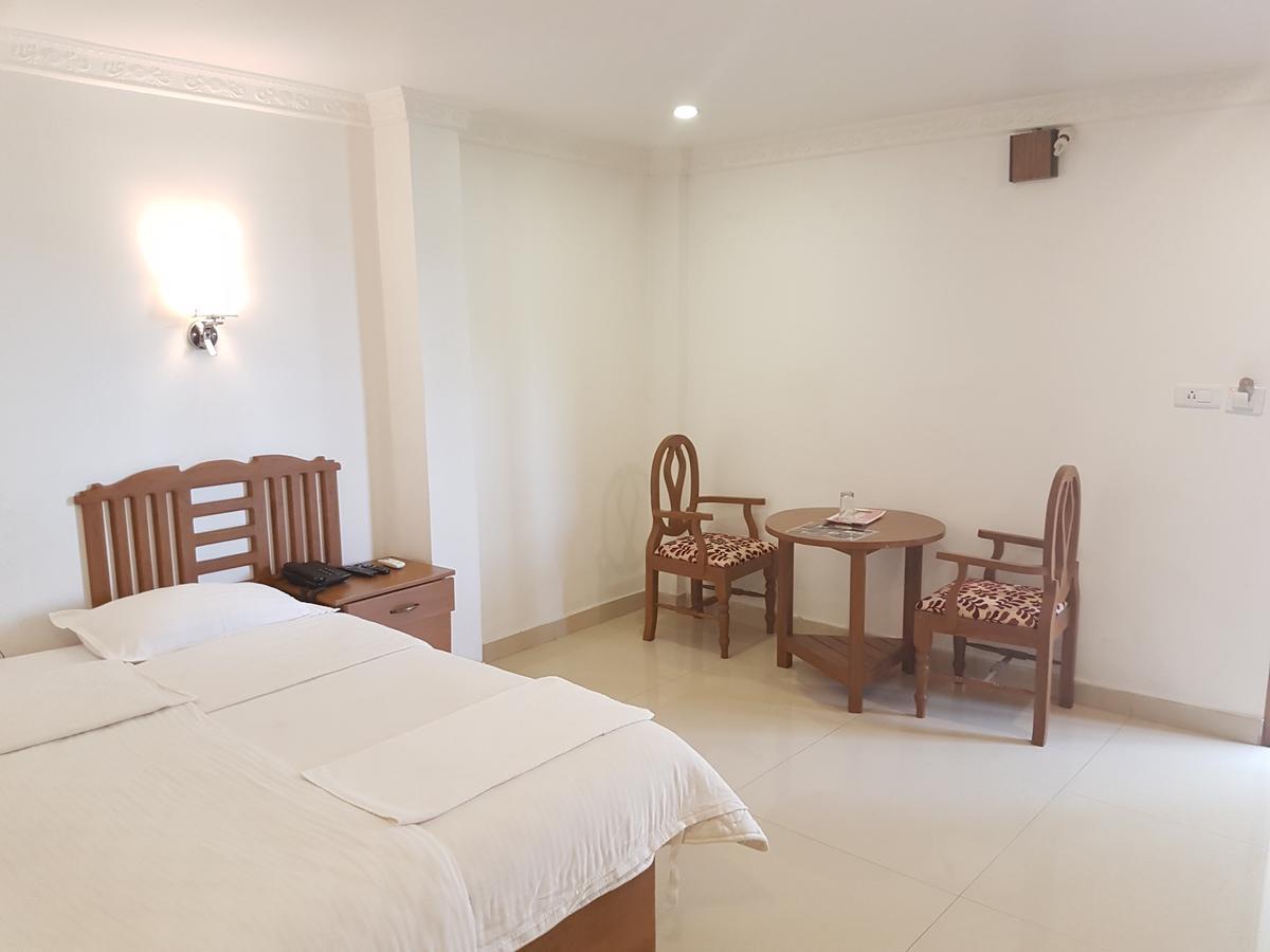 Princess Residency Hotel เนดุมบัสเซรี ภายนอก รูปภาพ